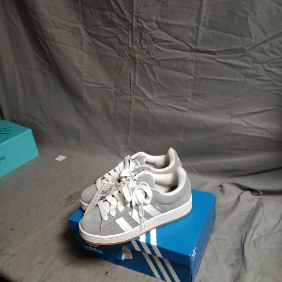 ADIDAS CAMPUS SNEAKERS – GREY/WHITE, UK 4