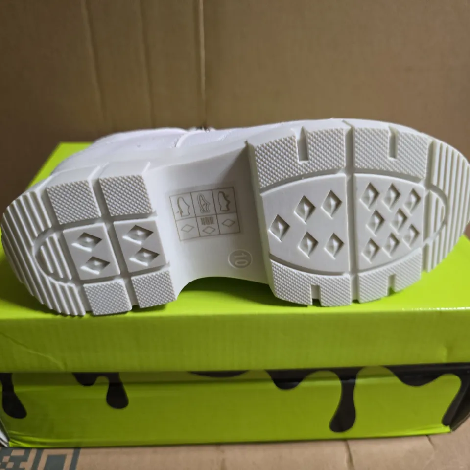 BOXED PAIR OF LIL'RIMO CORE WHITE TRAINERS - WHITE - UK SIZE 10