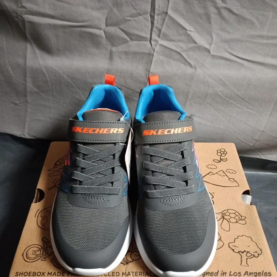 BOXED PAIR OF SKECHERS KIDS' TRAINERS WITH VELCRO STRAP – UK SIZE 3