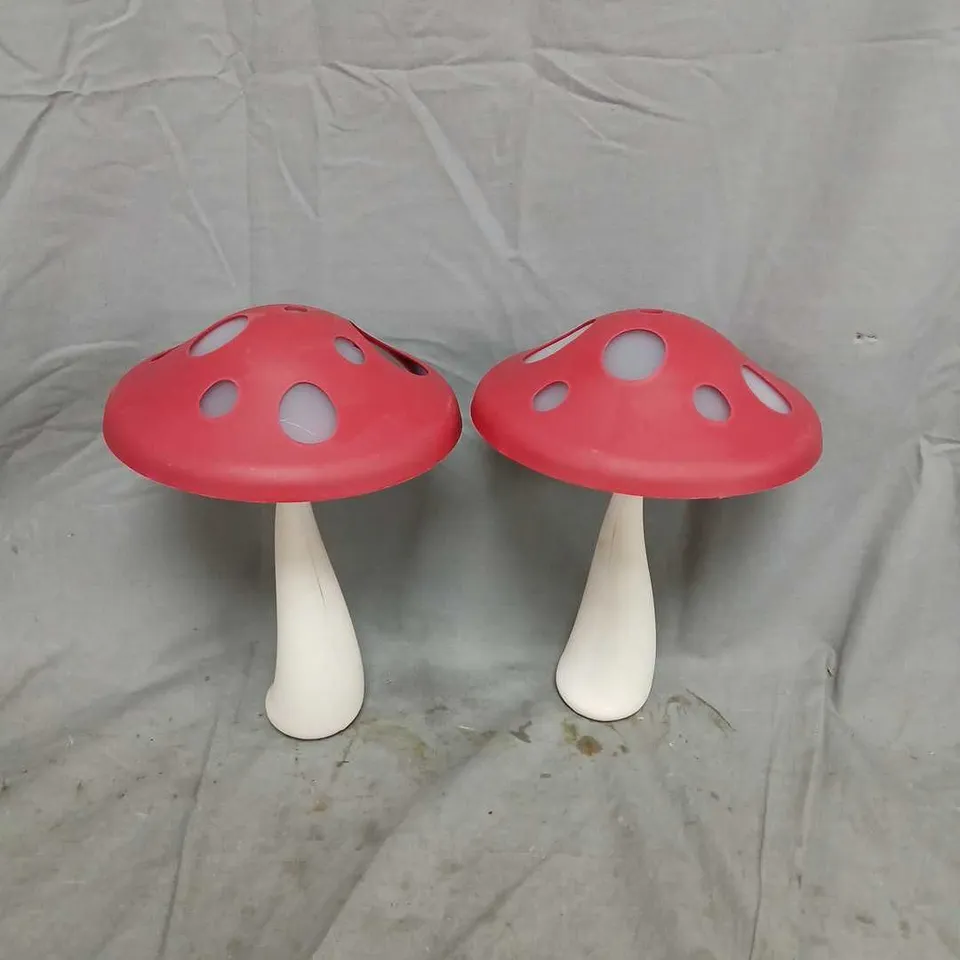 APPROXIMATELY 6 SET OF TWO SOLAR MUSHROOM STAKE LIGHTS