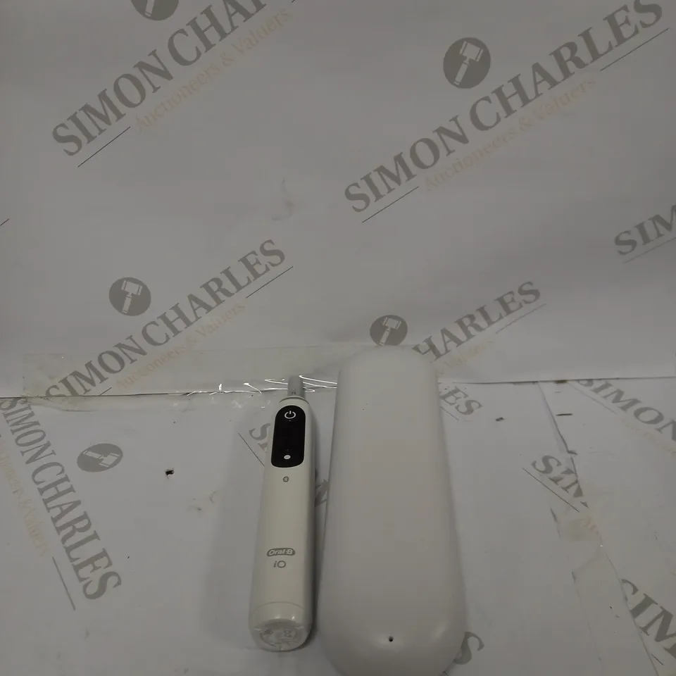 ORAL-B IO8 ELECTRIC TOOTHBRUSH, WHITE