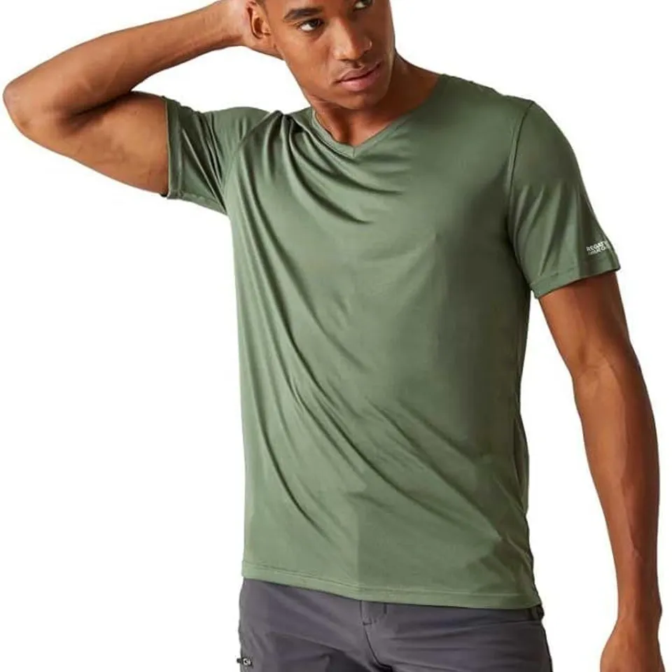 REGATTA MEN'S MEN'S V-NECK T-SHIRT AGAVE GREEN SIZE M