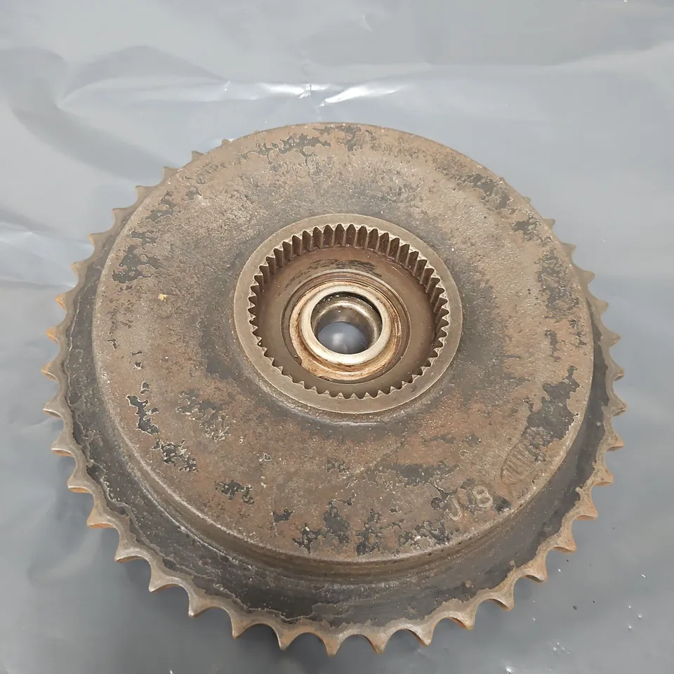 RUSTY GEAR WHEEL WITH INTERNAL BEARING – INDUSTRIAL SPROCKET/GEAR