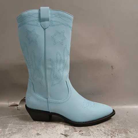 BOXED PAIR OF KOI SLINGSTAR COWBOY BOOTS IN BLUE SIZE UK 7