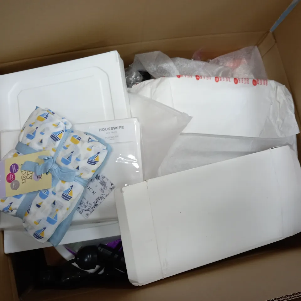 APROXIMATELY 20 ASSORTED HOUSEHOLD ITEMS TO INCLUDE LAPTOP BAG, CHRISTMAS WRAPPING, PILLOWCASES, ETC