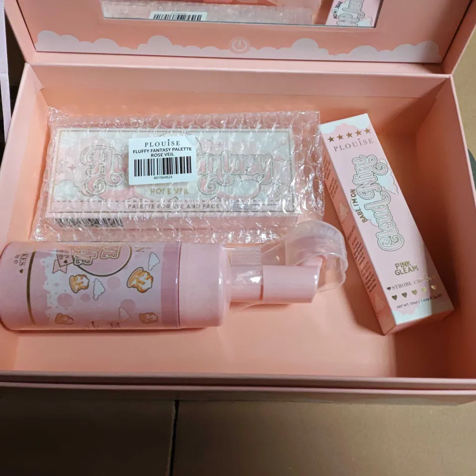 P LOUISE FLUFFY FANTASY PALETTE – ROSE VEIL, PINK GLEAM STROBE CREME & BOTTLE (FULFILLING DREAMS SET)