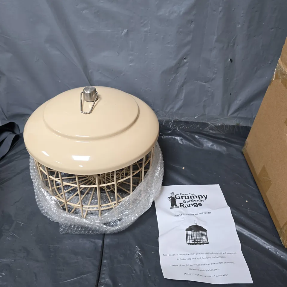 ANTI SQURREL SUET CAKE BIRD FEEDER 