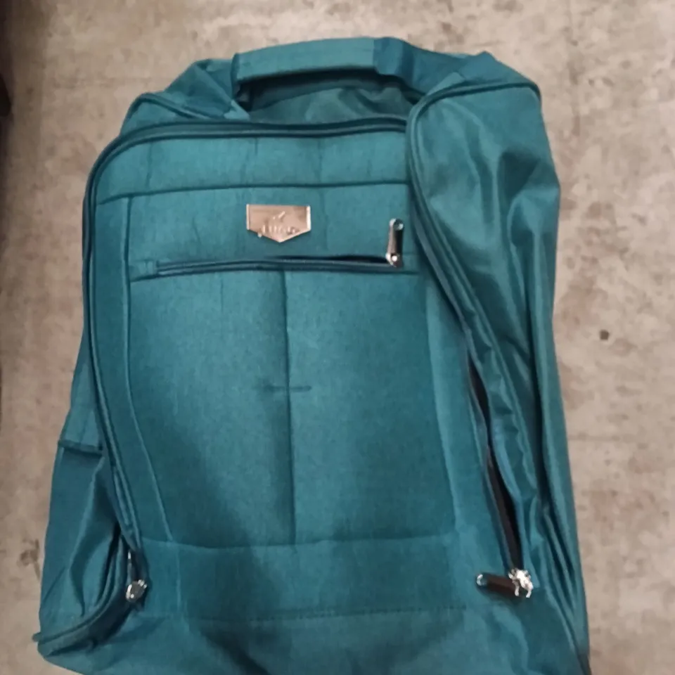 BRAND NEW LUGG SOFTSHELL MEDIUM SUITCASE TEAL