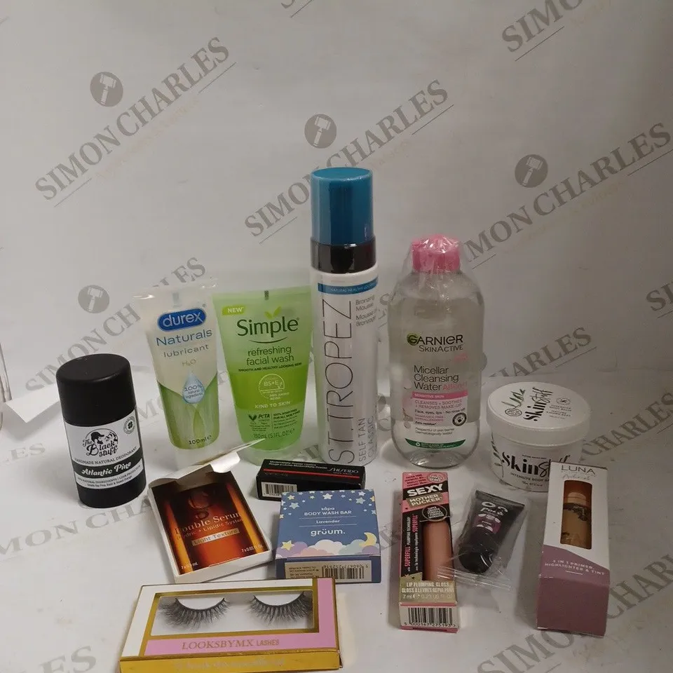 BOX OF APPROXIMATELY 25 ASSORTED HEALTH AND BEAUTY PRODUCTS TO INCLUDE ST-TROPEZ CLASSIC SELF TAN, GRUUM BODY WASH BAR, SKIN STUFF BODY BALM ETC 