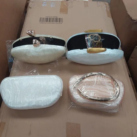 BOXED SET OF 4 PEARL DESIGN CLUTCH BAGS