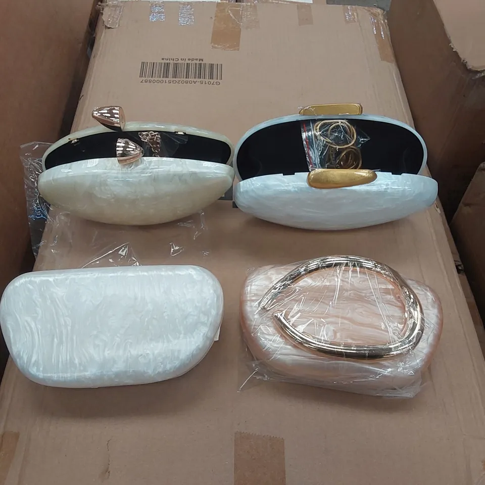 BOXED SET OF 4 PEARL DESIGN CLUTCH BAGS