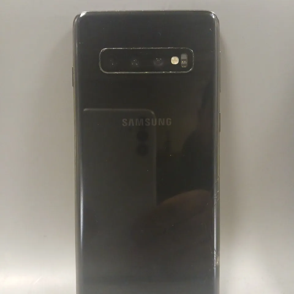 SAMSUNG GALAXY S10