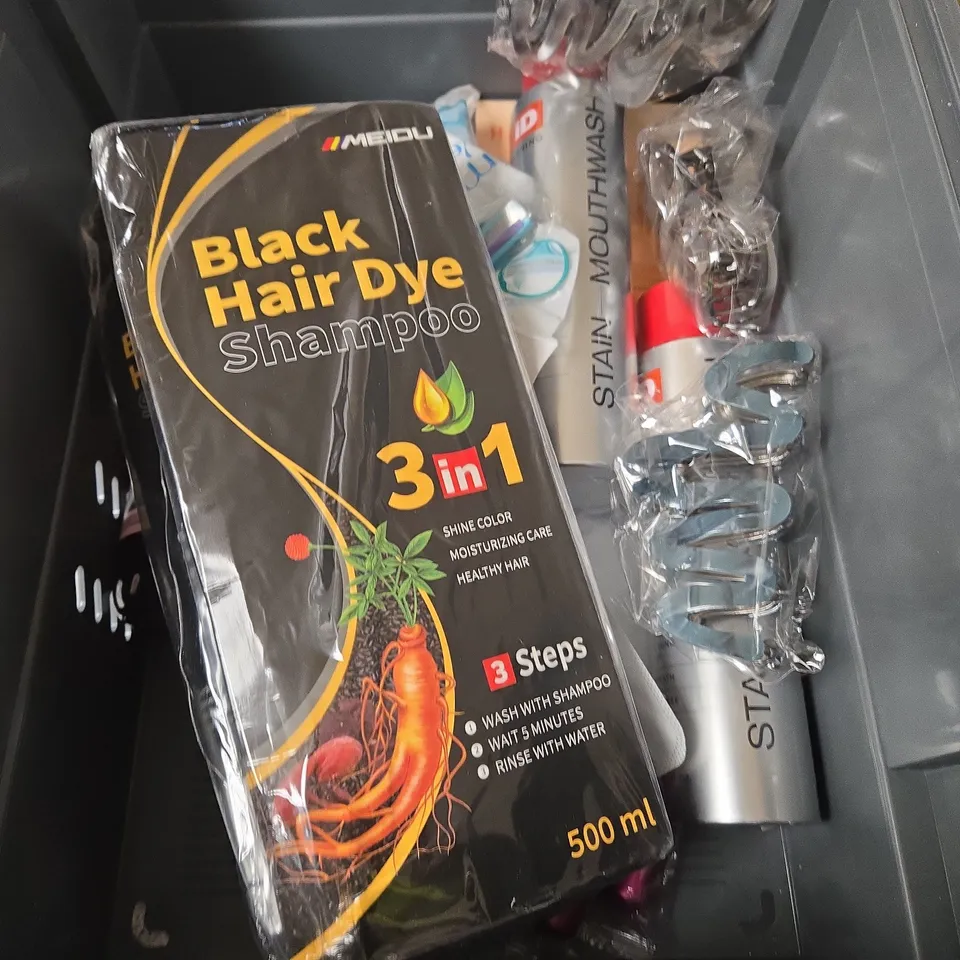APPROXIMATELY 10 ASSORTED HEALTH & BEAUTY PRODUCTS TO INCLUDE HAIR DYE SHAMPOO, MOUTHWASH, HAIRBRUSH ETC 