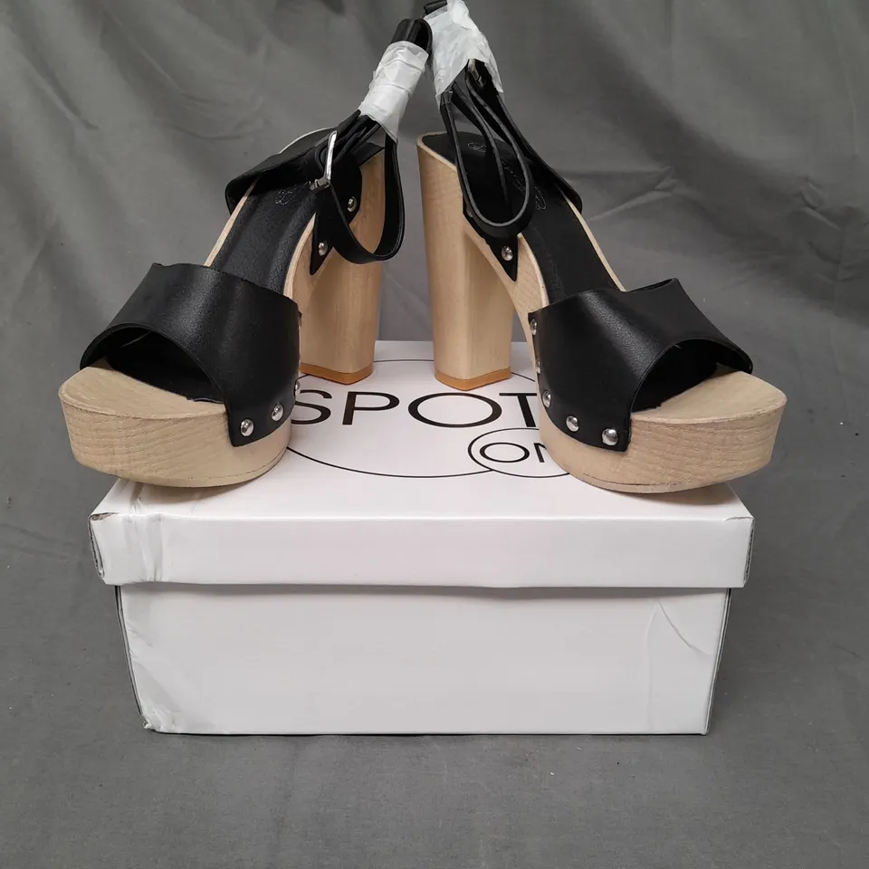 BOXED PAIR OF SPOT ON OPEN TOE HIGH BLOCK HEEL SANDALS IN BLACK SIZE 5
