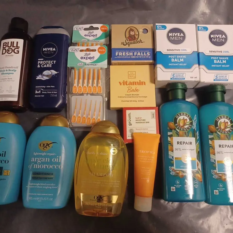 LOT OF APPROXIMATELY 19 ASSORTED HEALTH AND BEAUTY ITEMS TO INCLUDE ARGAN OIL SHAMPOO, NIVEA MEN BALM AND DR SQUATCH SOAP