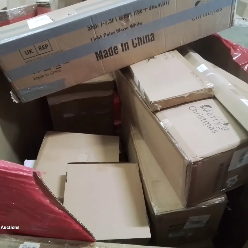 PALLET CONTAINING VARIOUS ASSORTED BOXED HOUSEHOLD ITEMS TO INCLUDE: BABY BED RAIL, STEPPING STOOL, HIGH QUALITY LED SIGNS, CHRISTMAS TREE AND LOTS MORE UNMARKED BOXED ITEMS.