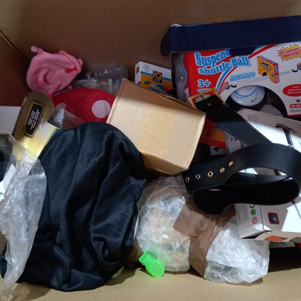 BOX OF APPROX 20 ASSORTED TOYS TO INCLUDE - NUTCRACKER - STRICTLY CANT DANCE - KEELECO GINGER BREAD ECT