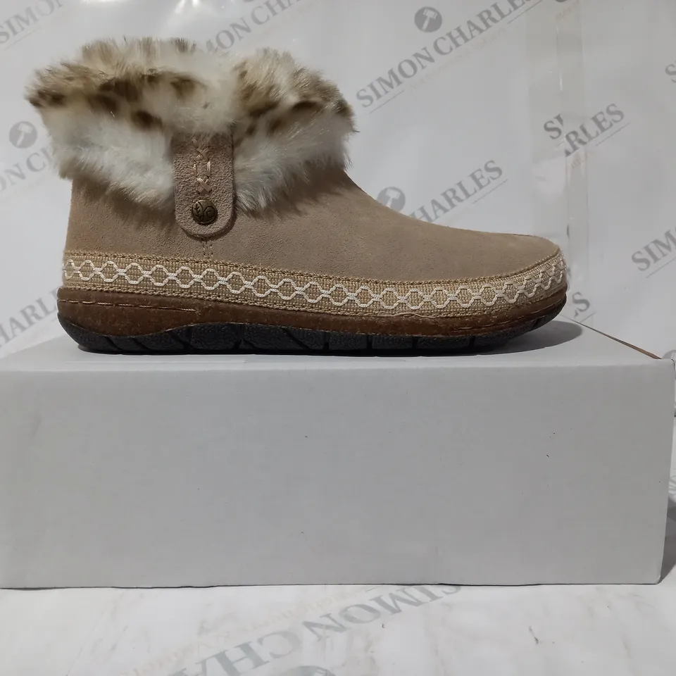 BOXED PAIR OF EARTH ORIGINS EMMALYN BEIGE BOOTIES - SIZE 5