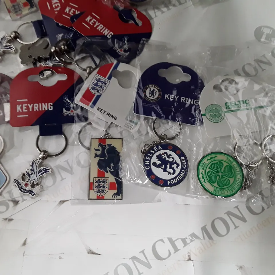 LOT OF APPROXIMATELY 30 ASSORTED FOOTBALL THEMED KEYRINGS