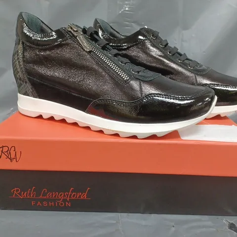 BOXED PAIR OF RUTH LANGSFORD WEDGE TRAINERS IN BLACK SIZE 8