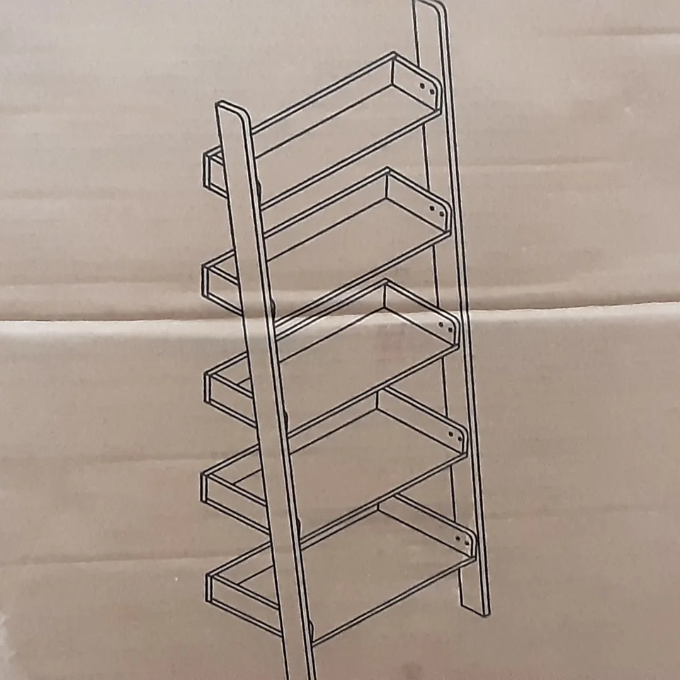 BOXED LYNTON WHITE LADDER BOOKCASE - H170 X W60 X D35CM 