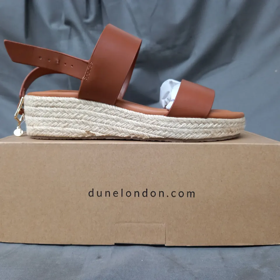 BOXED PAIR OF DUNE LONDON WEDGE SANDALS IN TAN SIZE 3
