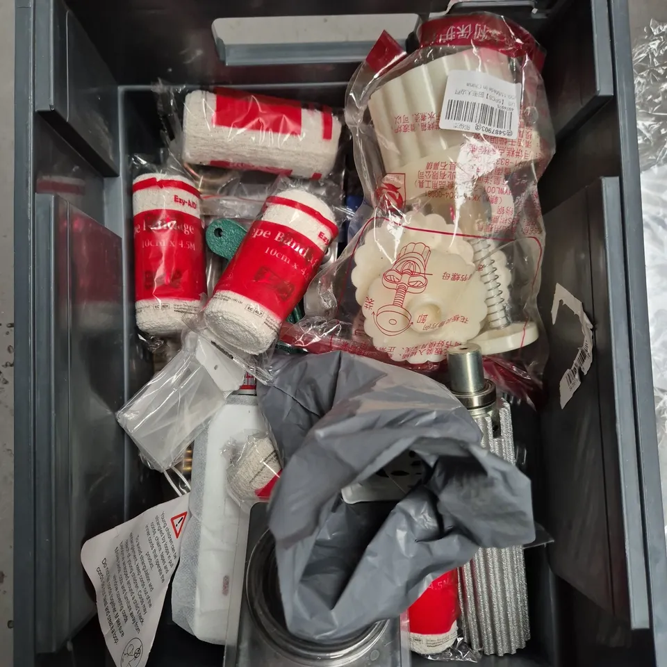 APPROXIMATELY 15 ASSORTED HOUSEHOLD ITEMS TO INCLUDE PLASTIC TWIN PLUG SOCKET, GREETINGS CARDS AND A5 TABLET STAND