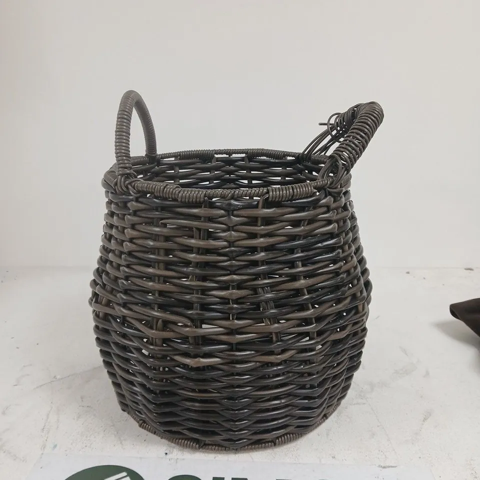BROWN NATURAL WICKER ROUND BASKET