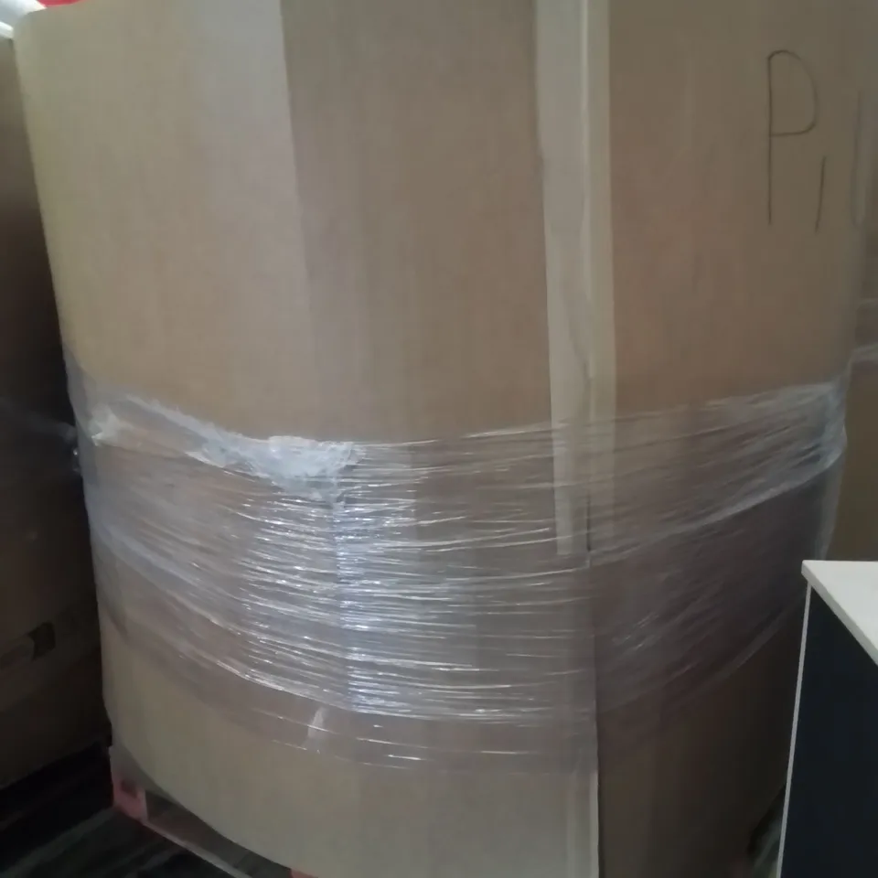 PALLET CONTAINING A LARGE QUANTITY OF PILLOWS 