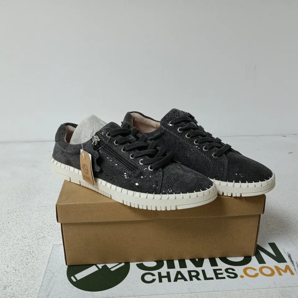 JO AND JOE PORTO GREY SIZE 7 BOXED
