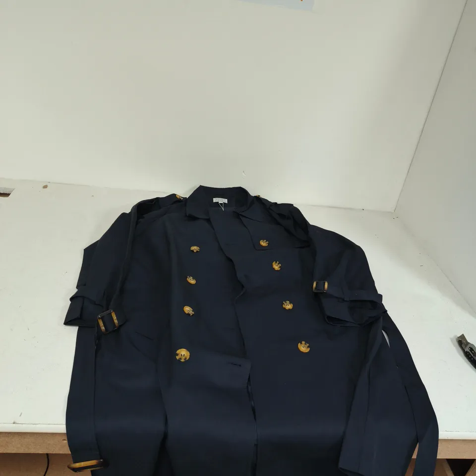 BOX OF APPROXIMATELY 30 ASSORTED CLOTHING ITEMS TO INCLUDE: TAMSY COAT 