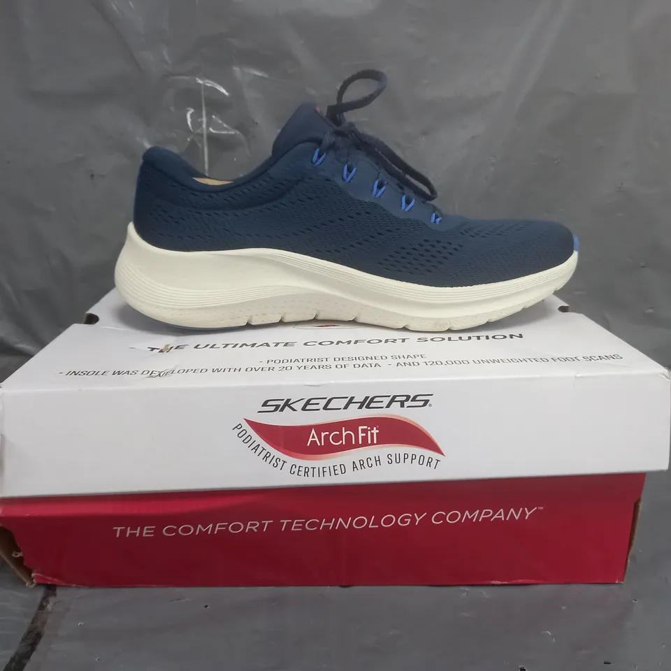 SKECHERS ARCH FIT TRAINERS BLUE SIZE 7