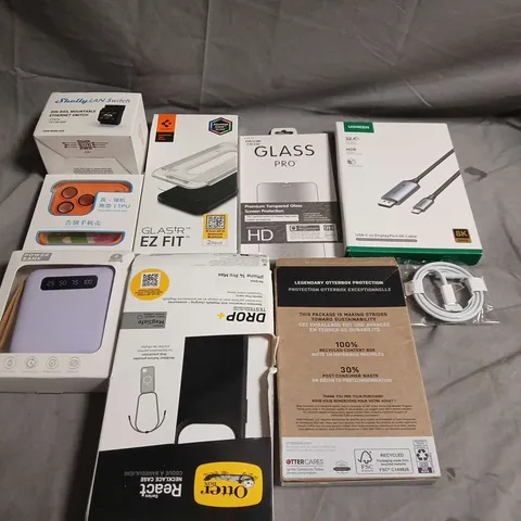 APPROX 12 ASSORTED SMARTPHONE ACCESSORIES TO INCLUDE - TEMPERED GLASS PROTECTORS, USB-C CABLE, POWER BANK & OTTERBOX PACKAGING