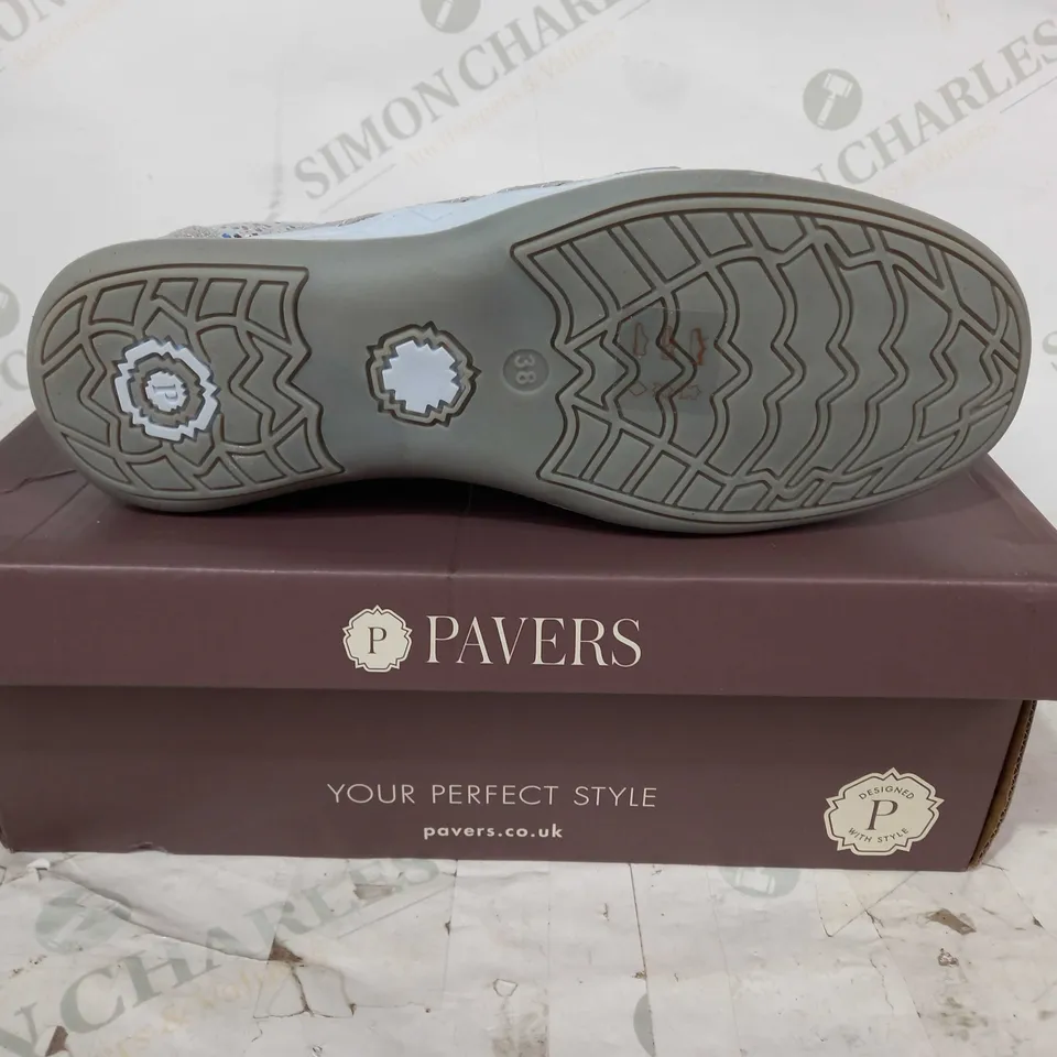 BOXED PAIR OF PAVERS SHOES IN BLUE/MULTICOLOUR UK SIZE 5
