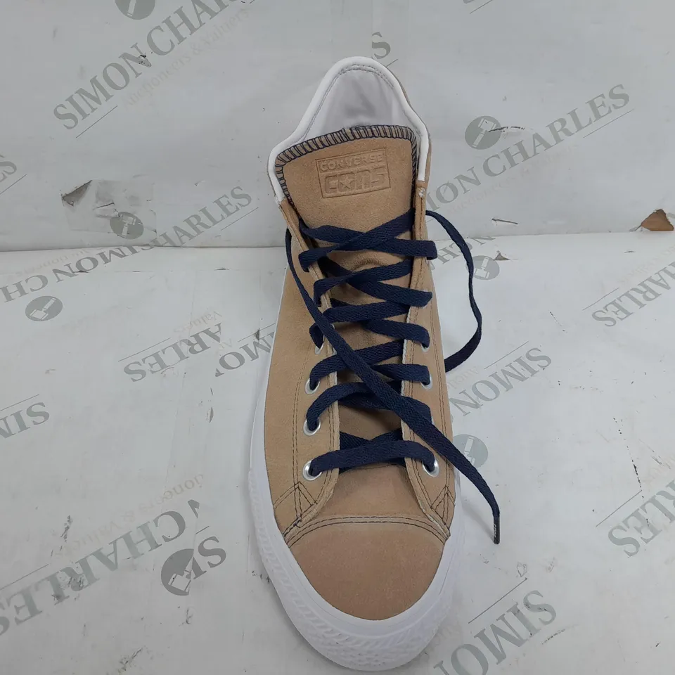 BOXED PAIR OF CONVERSE ALL STAR CHUCK TAYLOR PRO SHOES IN BEIGE AND NAVY - MENS UK 12