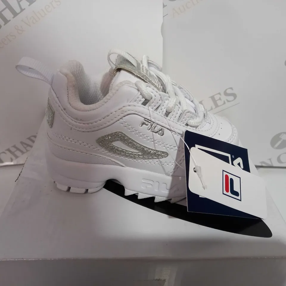 BOXED PAIR OF KIDS FILA TRAINERS SIZE 4INF