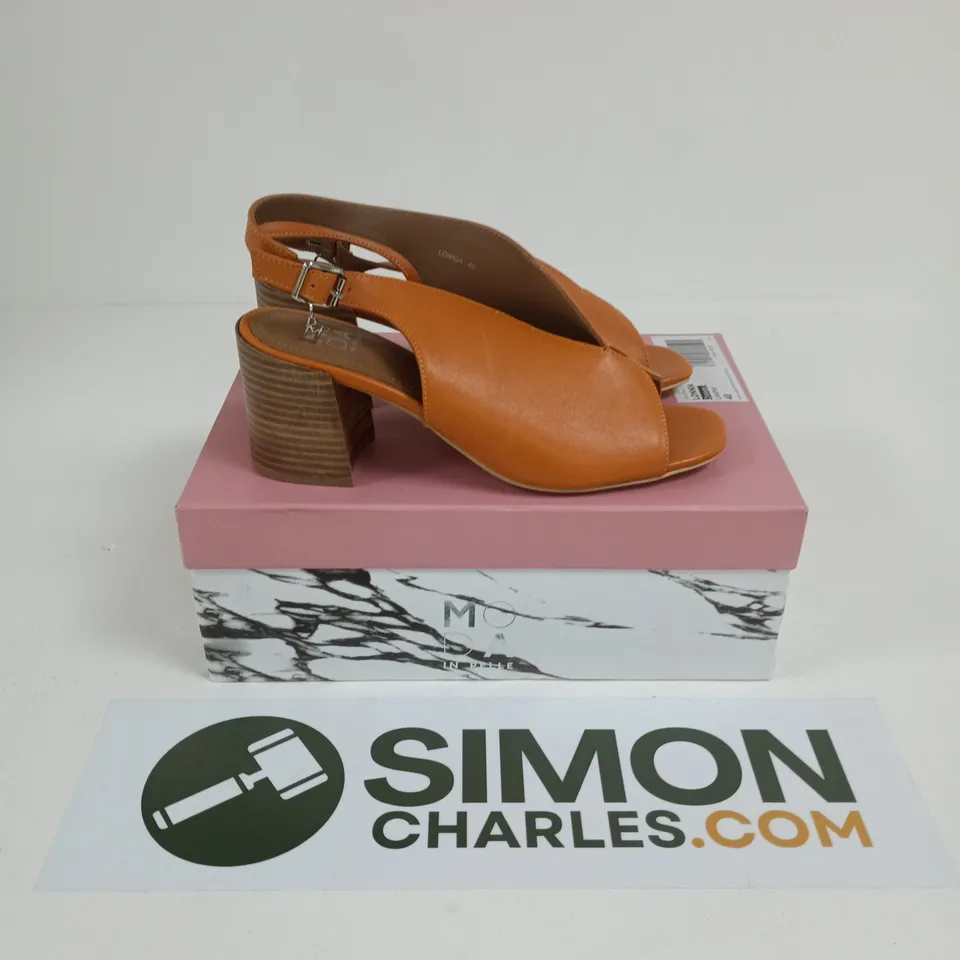 BOXED PAIR OF MODA IN PELLE LONNIA HIGH VAMP UPPER BLOCK SANDAL IN ORANGE LEATHER - SIZE 40