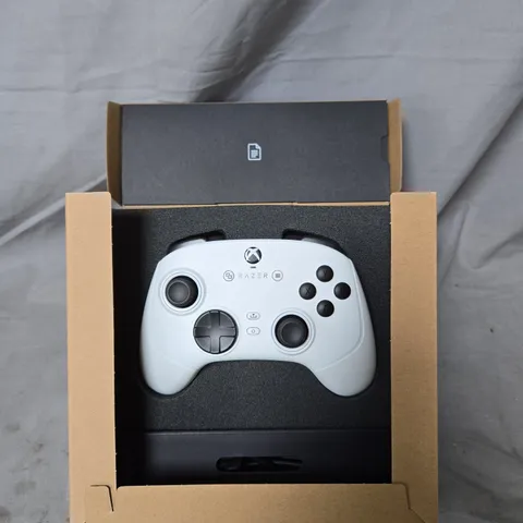 RAZER WOLVERINE V3 TOURNAMENT ED. - WHITE