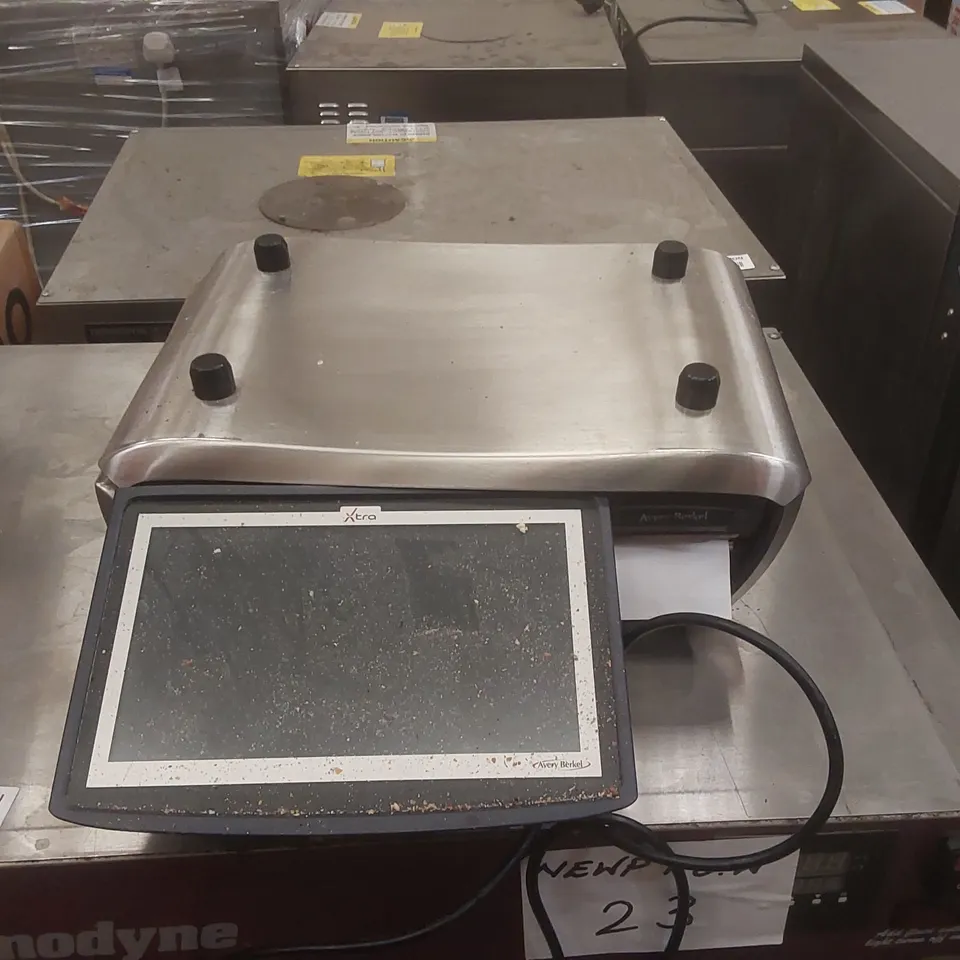 AVERY BERKEL XTRA COMMERCIAL SCALE