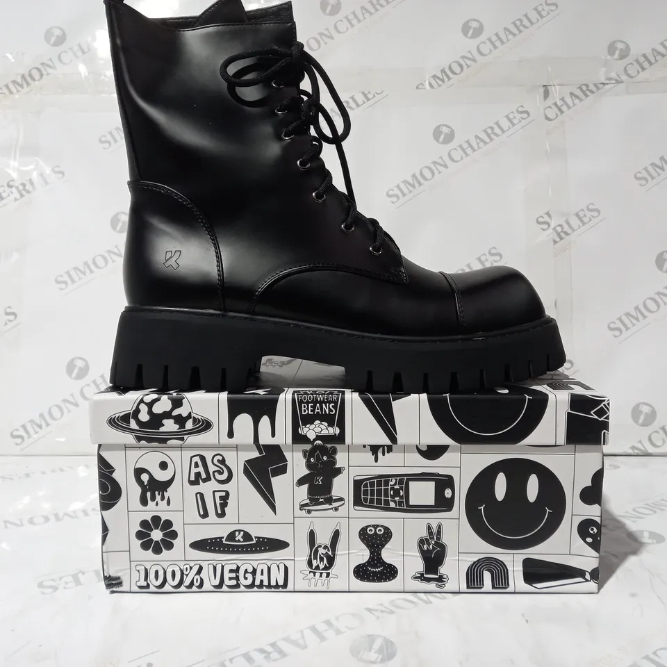 BRAND NEW BOXED PAIR OF KOI VEGAN LEATHER GIMLI MEN'S SQUARE TOE LACE UP BOOTS IN BLACK UK SIZE 8