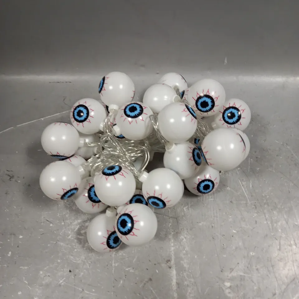 HALLOWEEN THEMED BATTERY POWERED EYEBALL STRING LIGHTS  