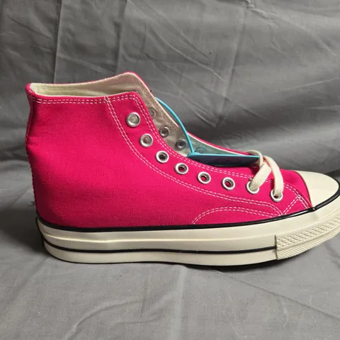 BOXED PAIR OF CONVERSE ALL STAR HIGH TOP TRAINERS - UK SIZE 7.5