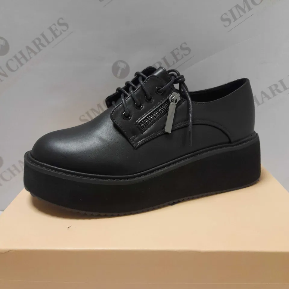 KOI ZANGARO BLACK PU FLATFORM SHOES - SIZE 6