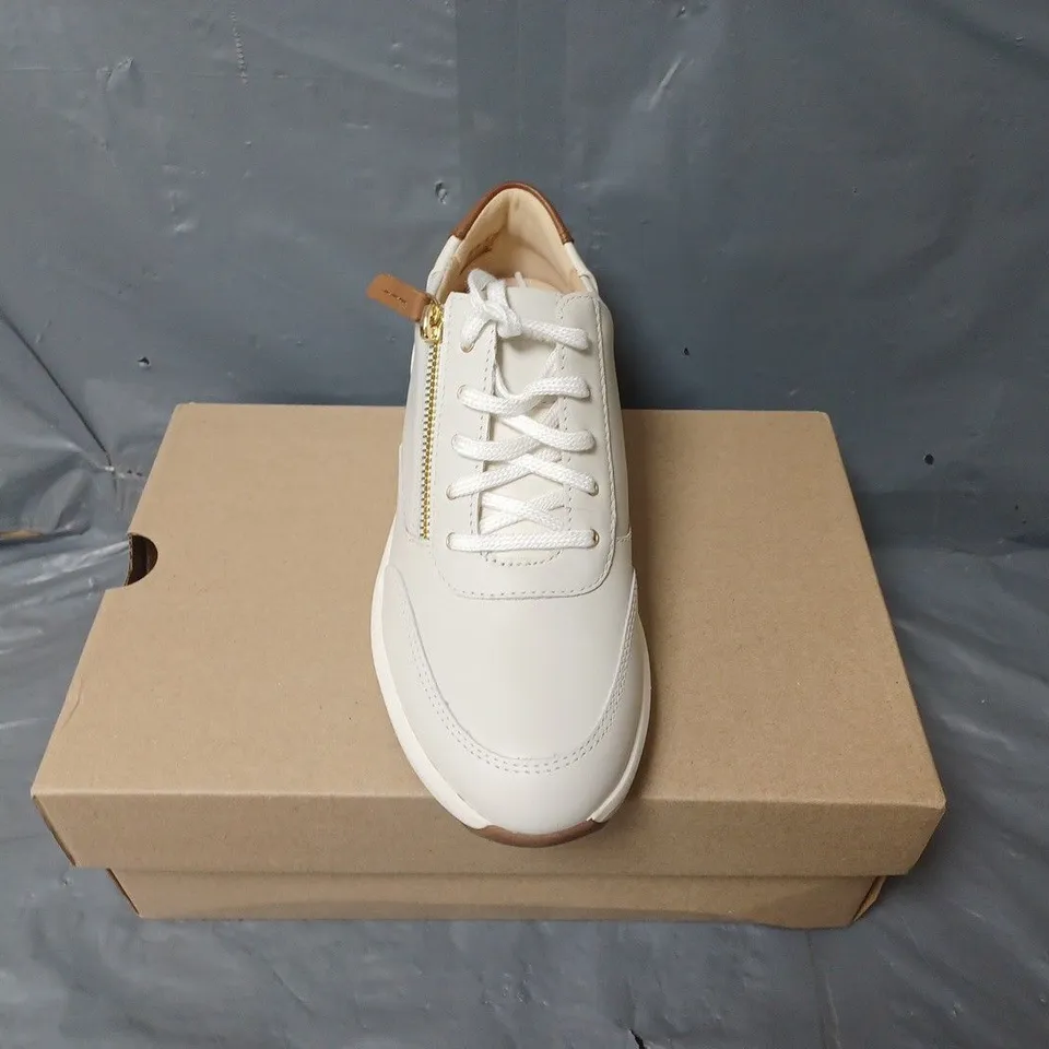 BOXED PAIR OF CLARKS CREAM LEATHER TRAINERS - UK SIZE 6