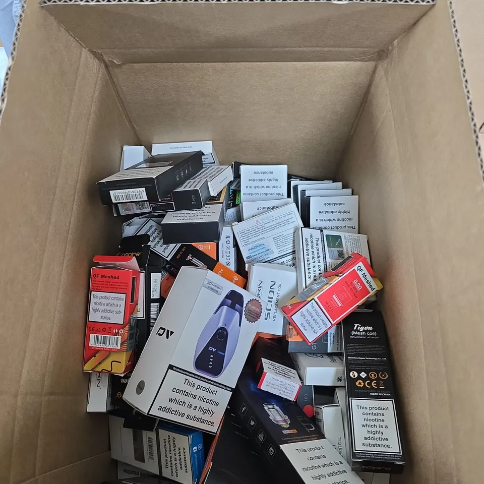 BOX OF APPROXIMATELY 30 ASSORTED E-CIGARETTES AND ACCOMPANIMENTS TO INCLUDE: VARIOUS SMOK ITEMS 