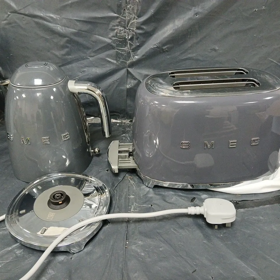 SMEG EEJB156 50S RETRO STYLE KETTLE AND 2-SLICE TOASTER 