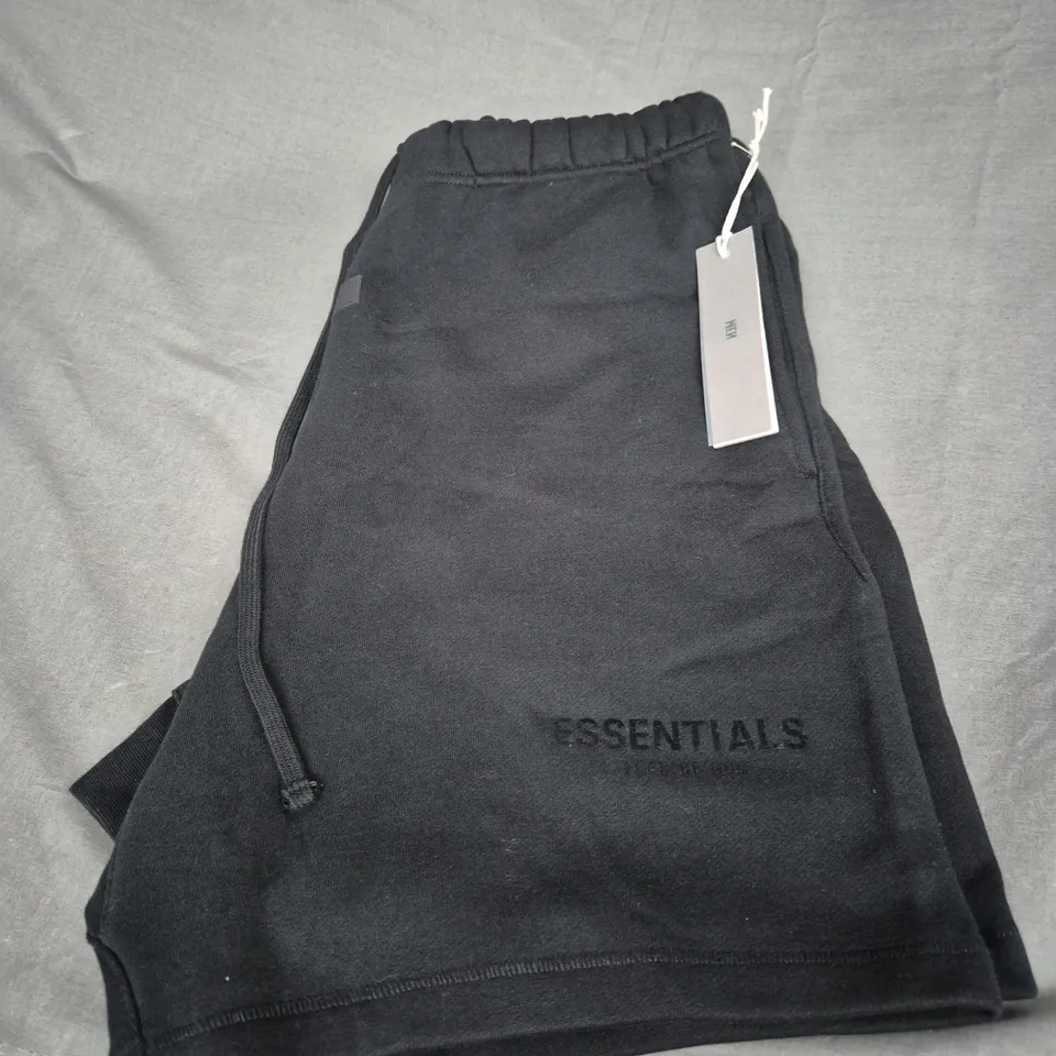 ESSENTIALS FLEECED SHORTS SIZE M