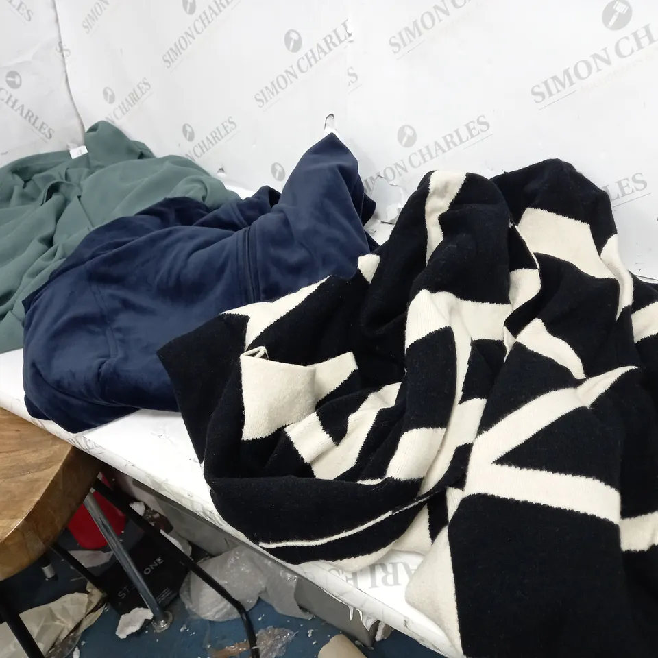 BOX OF APPROXIMATELY 18 ASSORTED CLOTHING ITEMS TO INCLUDE A COTTON TRACKSUIT TOP, A BLACK AND WHITE CARDIGAN AND A NIGHT GOWN