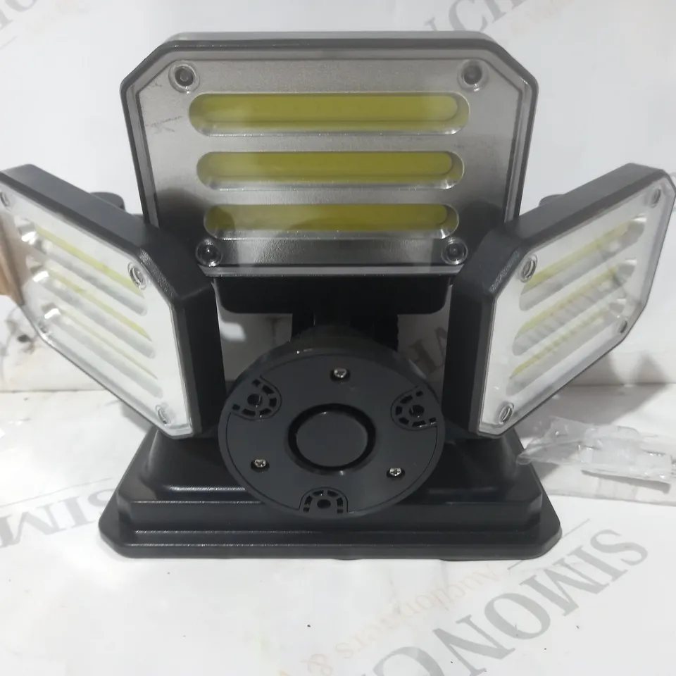BOXED BELL & HOWELL 300 LUMENS BIONIC FLOODLIGHT