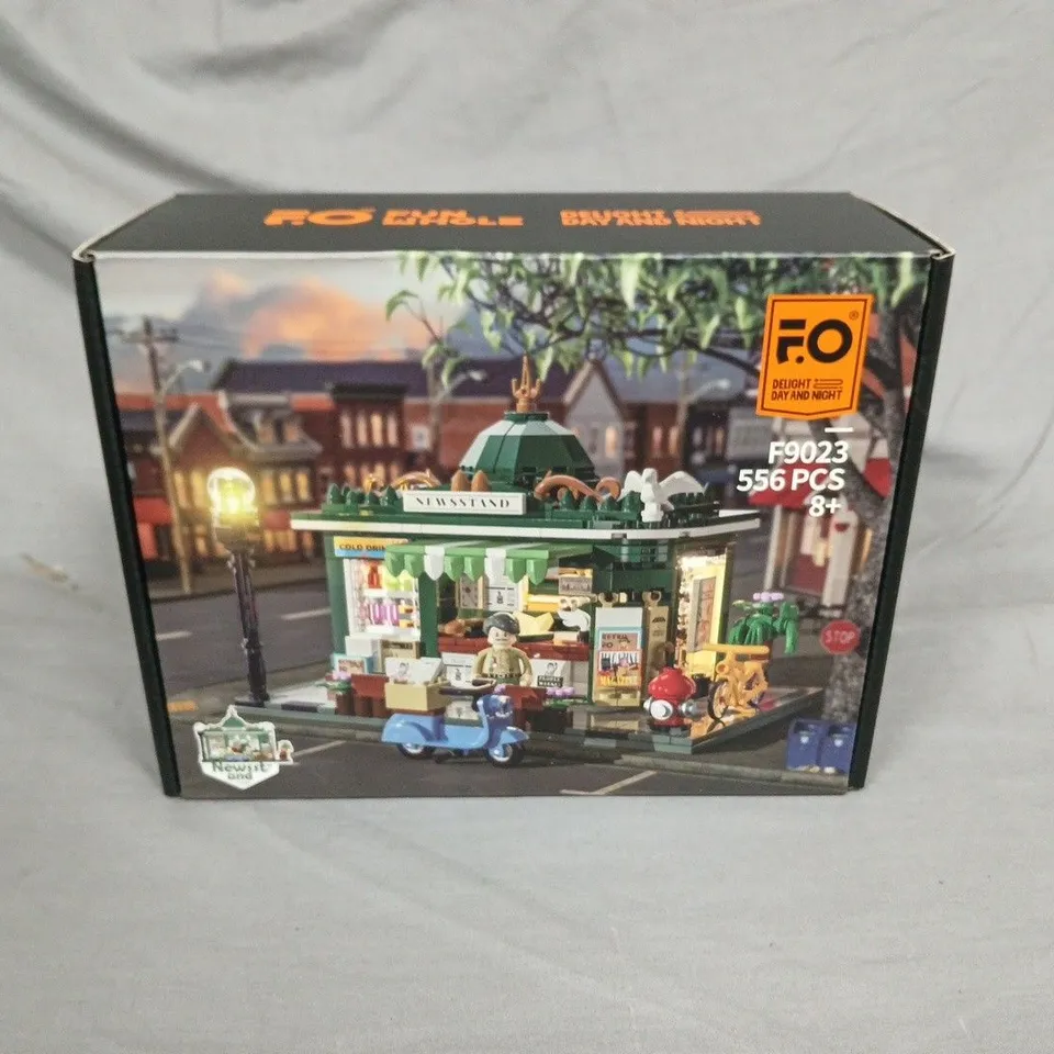 SEALED DELIGHT DAY & NIGHT NEWSTAND 556-PIECE CONSTRUCTION SET - F9023